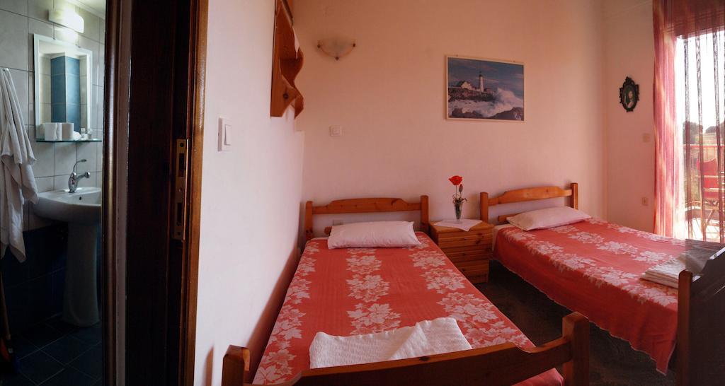 Aris Pension Agia Paraskevi  Rom bilde